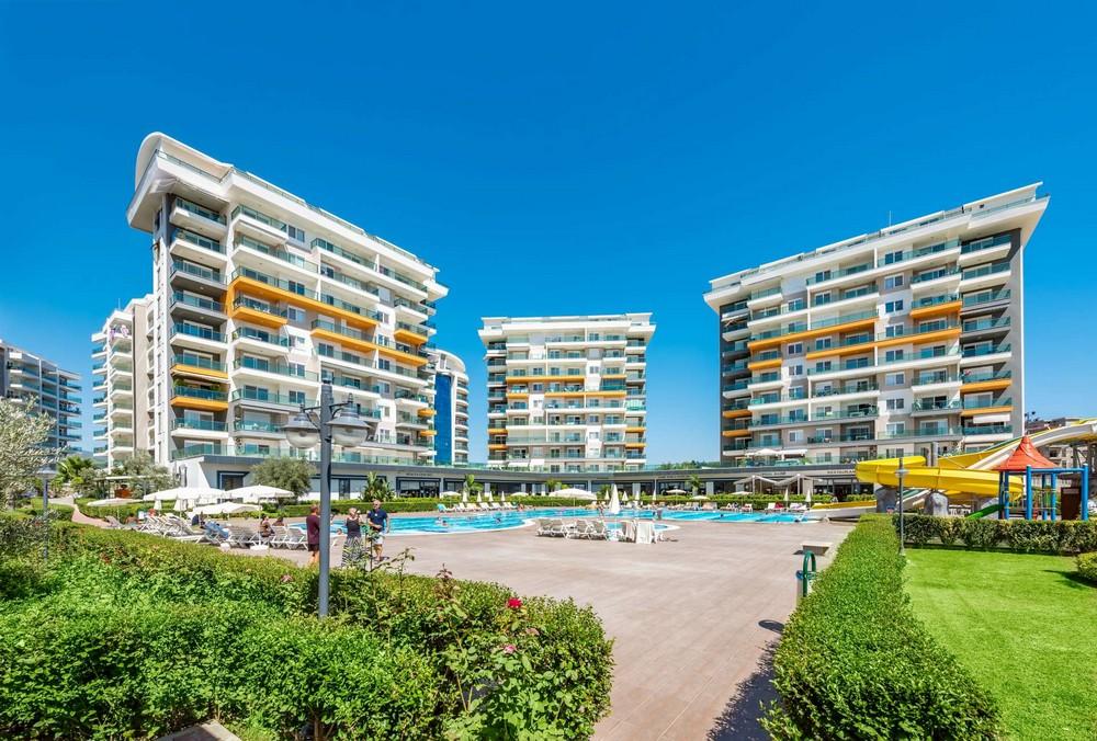 Масштабный жилой комплекс, состоящий из 10 квартирных блоков 