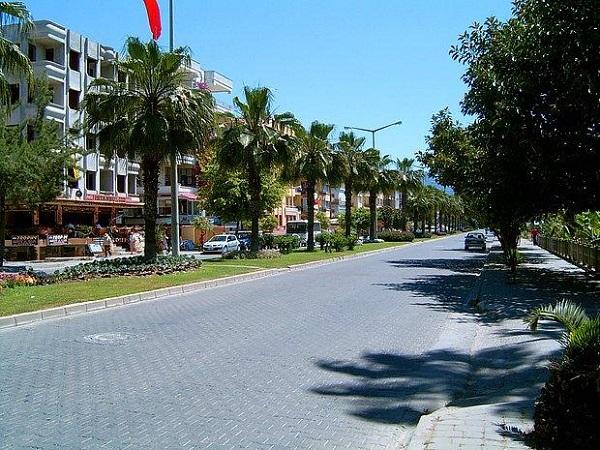 В центре Аланьи обновляют дороги тротуары