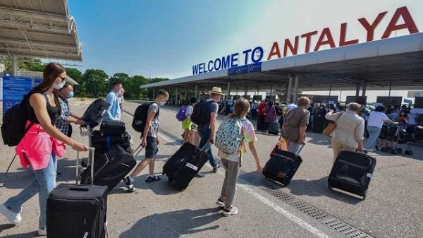 В Анталию прибыло рекордное число туристов