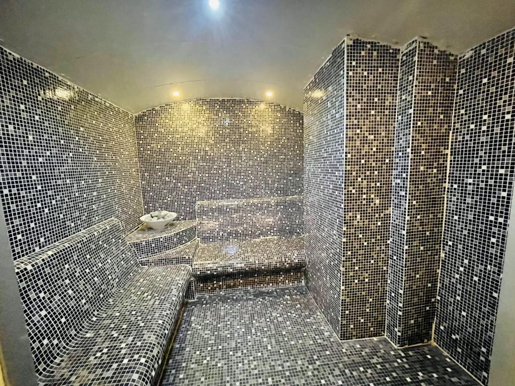 Меблированная квартира планировкой 2+1 с двумя ванными комнатами в районе Махмутлар - Фото 32