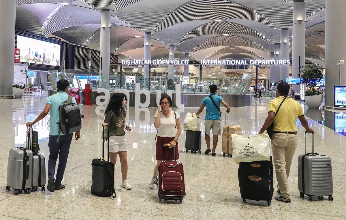 Количество пассажиров в аэропортах Турции увеличилось на 45,6%