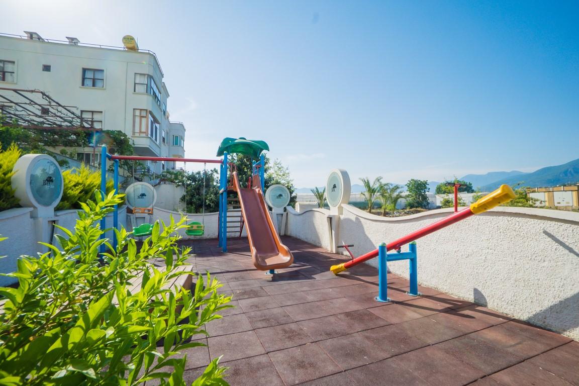 Двухкомнатная квартира с зеленым садом и открытой парковкой с видом на море в районе Махмутлар - Фото 9