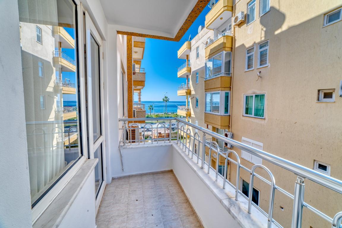 Апартаменты  площадью 120 м2 с застекленными террасами в жилом комплексе на первой береговой линии с видом на море в Махмутларе - Фото 24