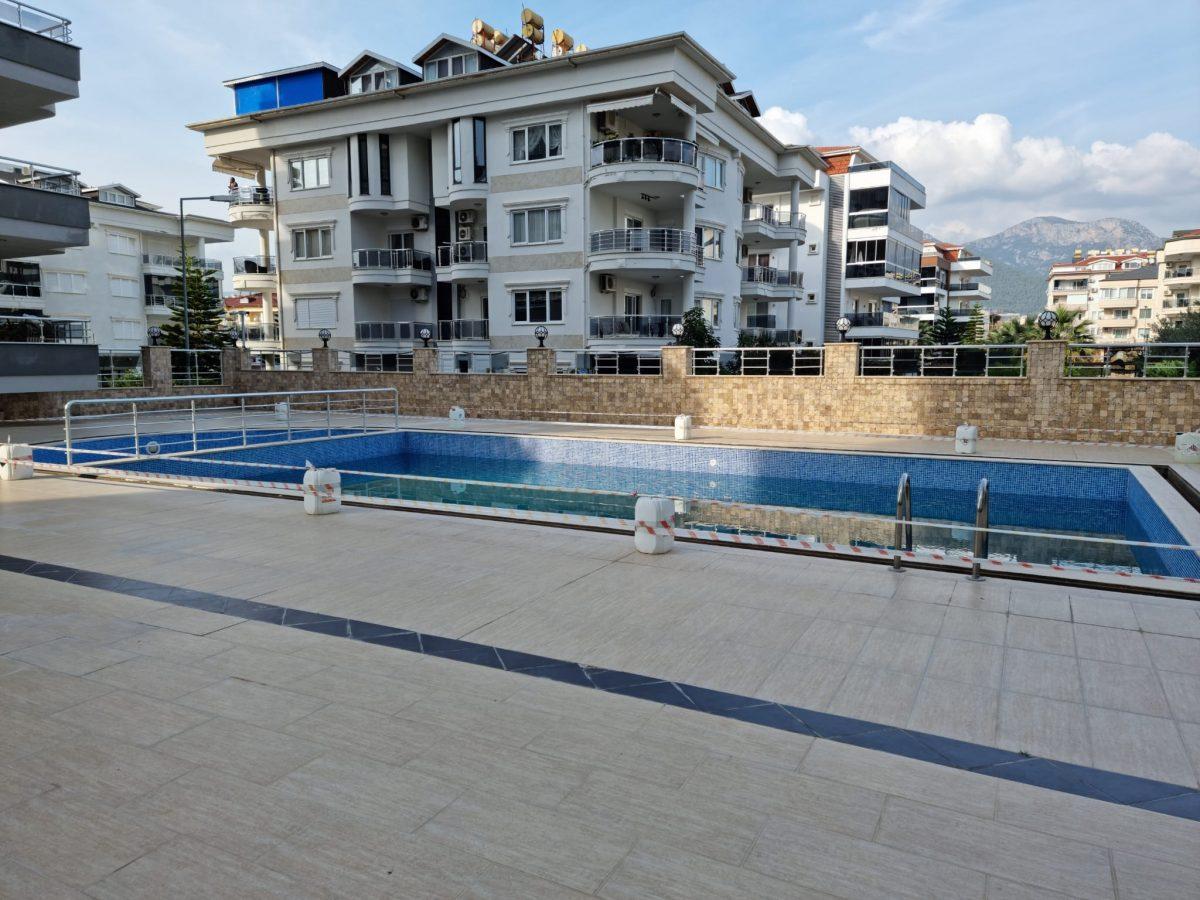 Трехкомнатные меблированные апартаменты с большими застекленными террасами в Тосмуре, Турция - Фото 11