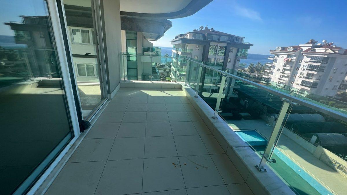 Трехкомнатные апартаменты площадью 200 м2 с видом на море в 50 метрах от пляжа в Кестеле, Алания - Фото 29