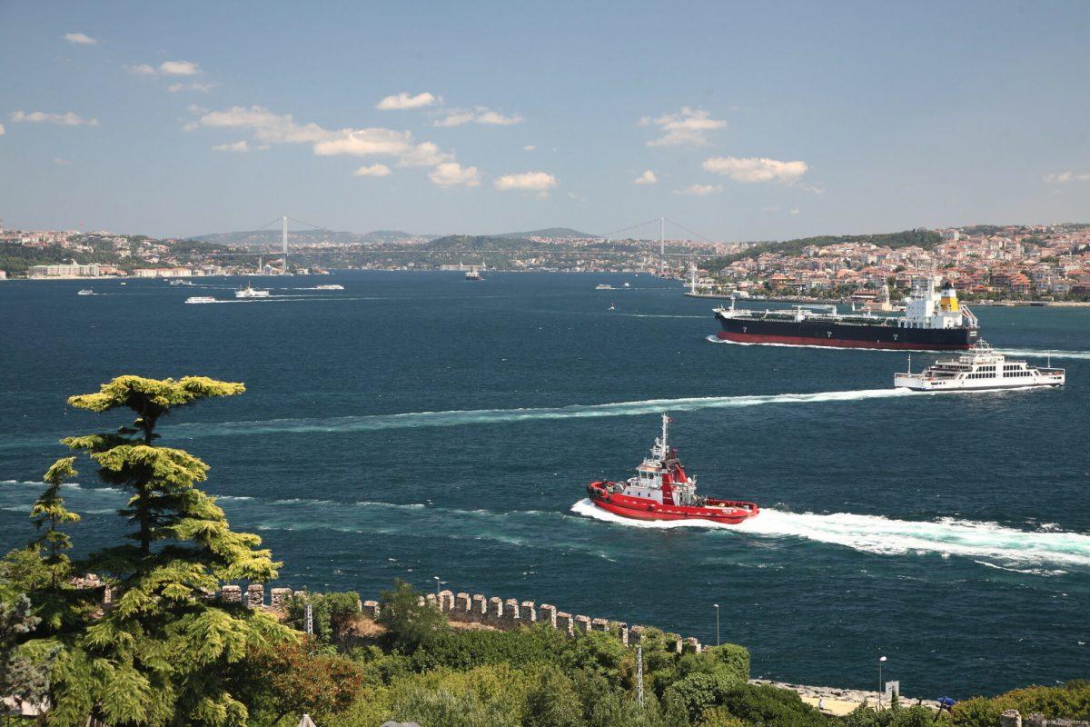 Турция увеличит сборы за прохождение судов через Босфор и Дарданеллы