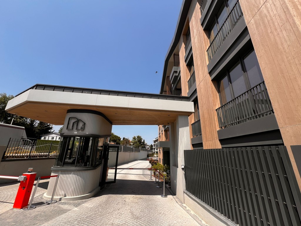 Современный жилой комплекс  с декоративным озером в городе Стамбул - Фото 21