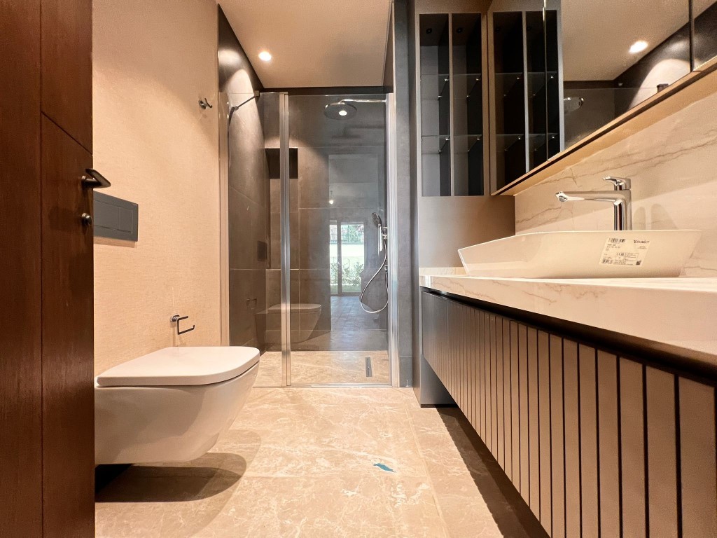 Современный жилой комплекс  с декоративным озером в городе Стамбул - Фото 32