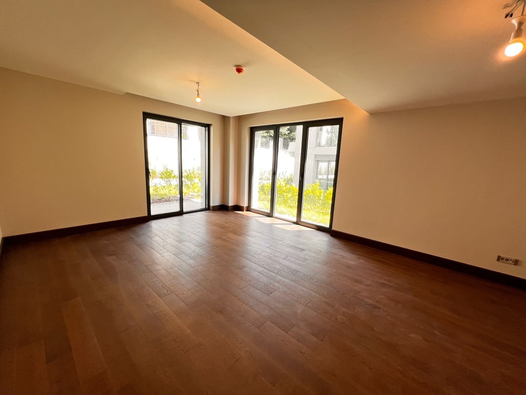 Современный жилой комплекс  с декоративным озером в городе Стамбул - Фото 33