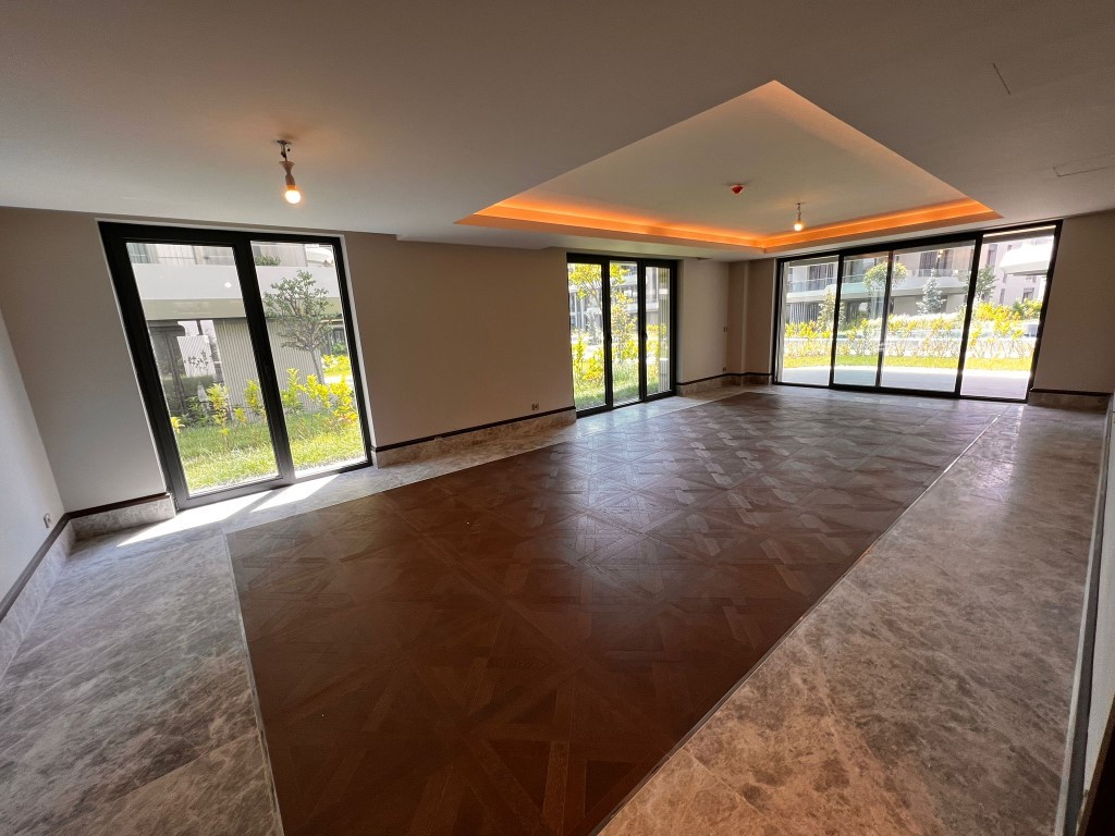 Современный жилой комплекс  с декоративным озером в городе Стамбул - Фото 44