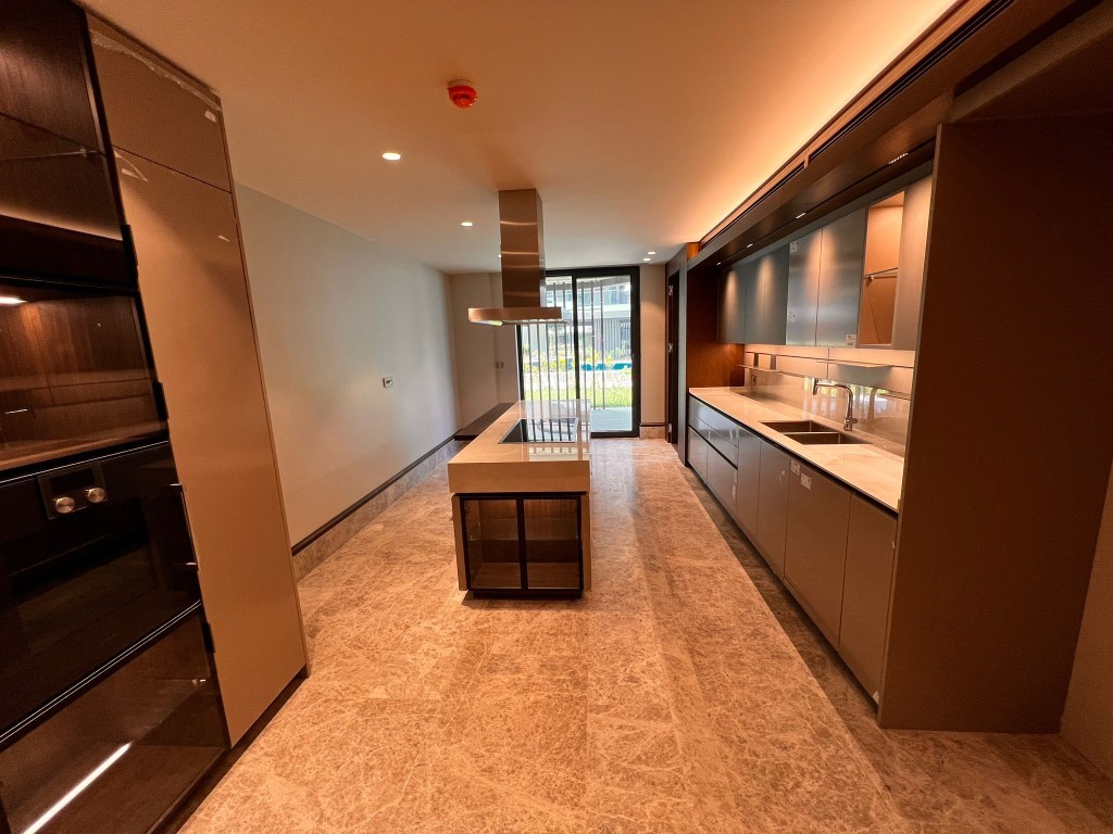 Современный жилой комплекс  с декоративным озером в городе Стамбул - Фото 26