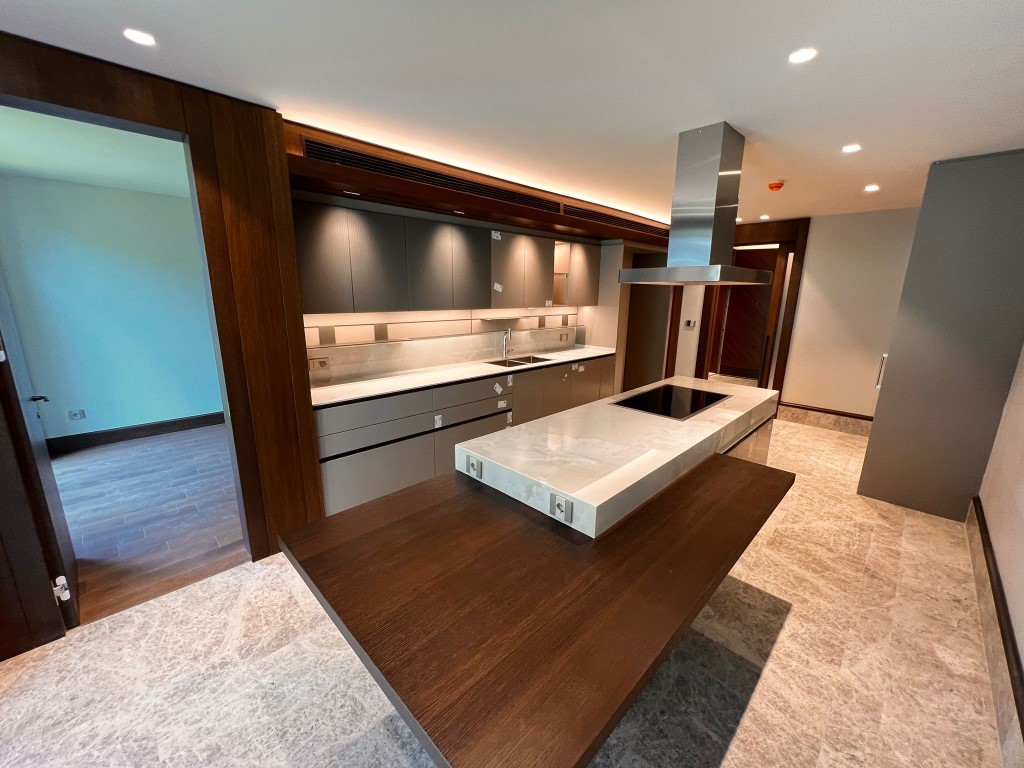 Современный жилой комплекс  с декоративным озером в городе Стамбул - Фото 27