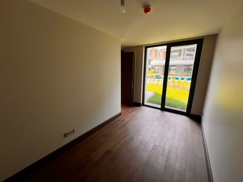 Современный жилой комплекс  с декоративным озером в городе Стамбул - Фото 40