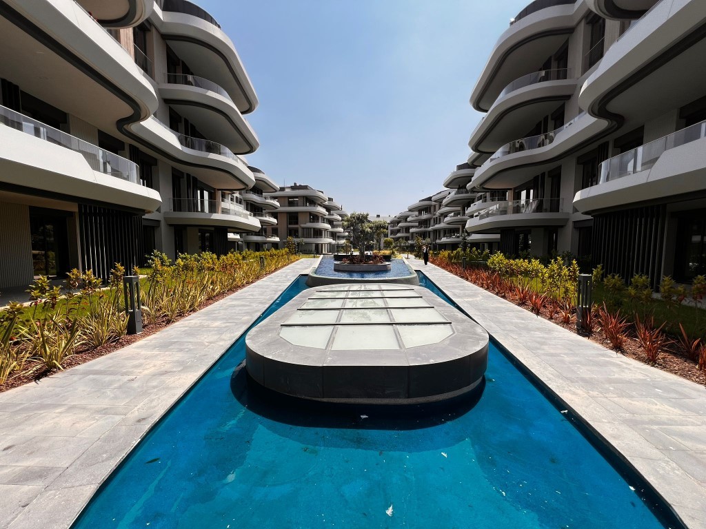 Современный жилой комплекс  с декоративным озером в городе Стамбул - Фото 22