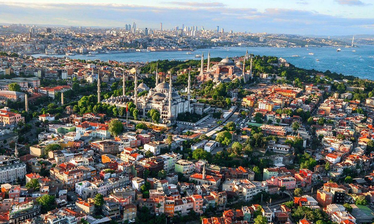 Россияне стали путешествовать в Стамбул чаще