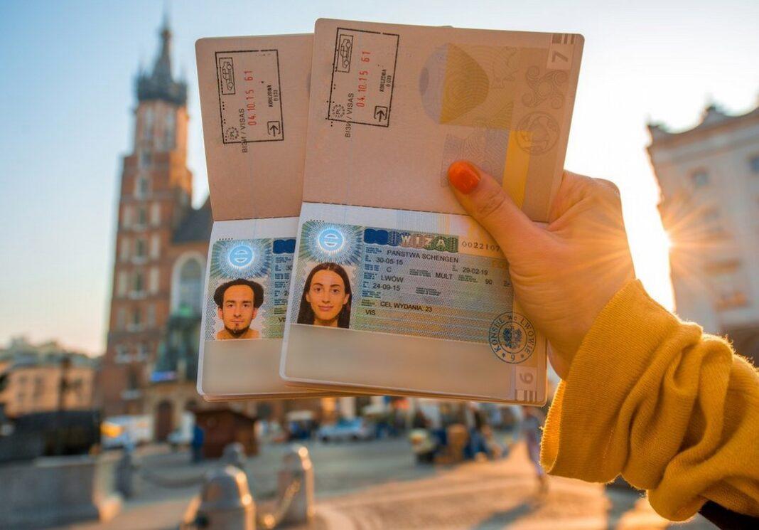 С турецким паспортом станет проще получить шенгенскую визу