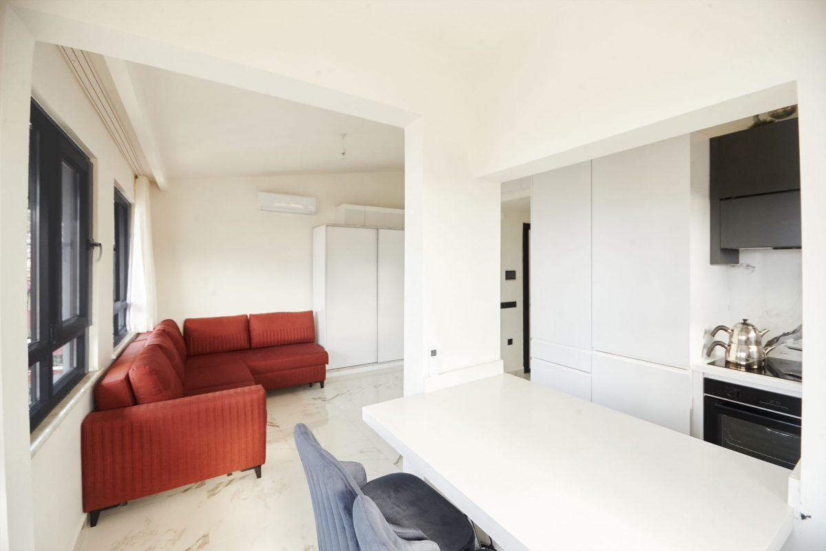 Меблированная двухкомнатная квартира в 150 метрах от центра города Алании - Фото 9