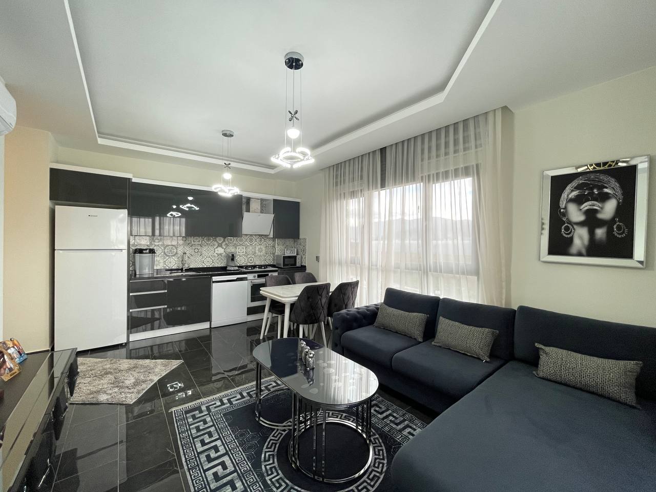 Двухкомнатная квартира в районе Демирташ, 400 м к пляжу