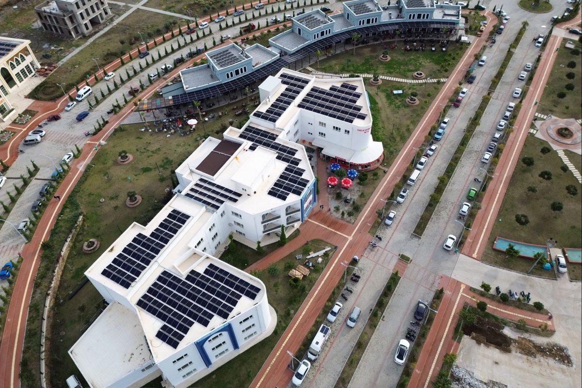 В Аланье заканчивают строительство солнечной электростанции