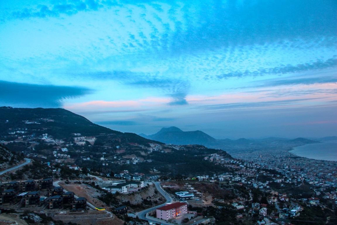 Отдельная вилла на возвышении горы с видом на море и город, в районе Тепе - Фото 38