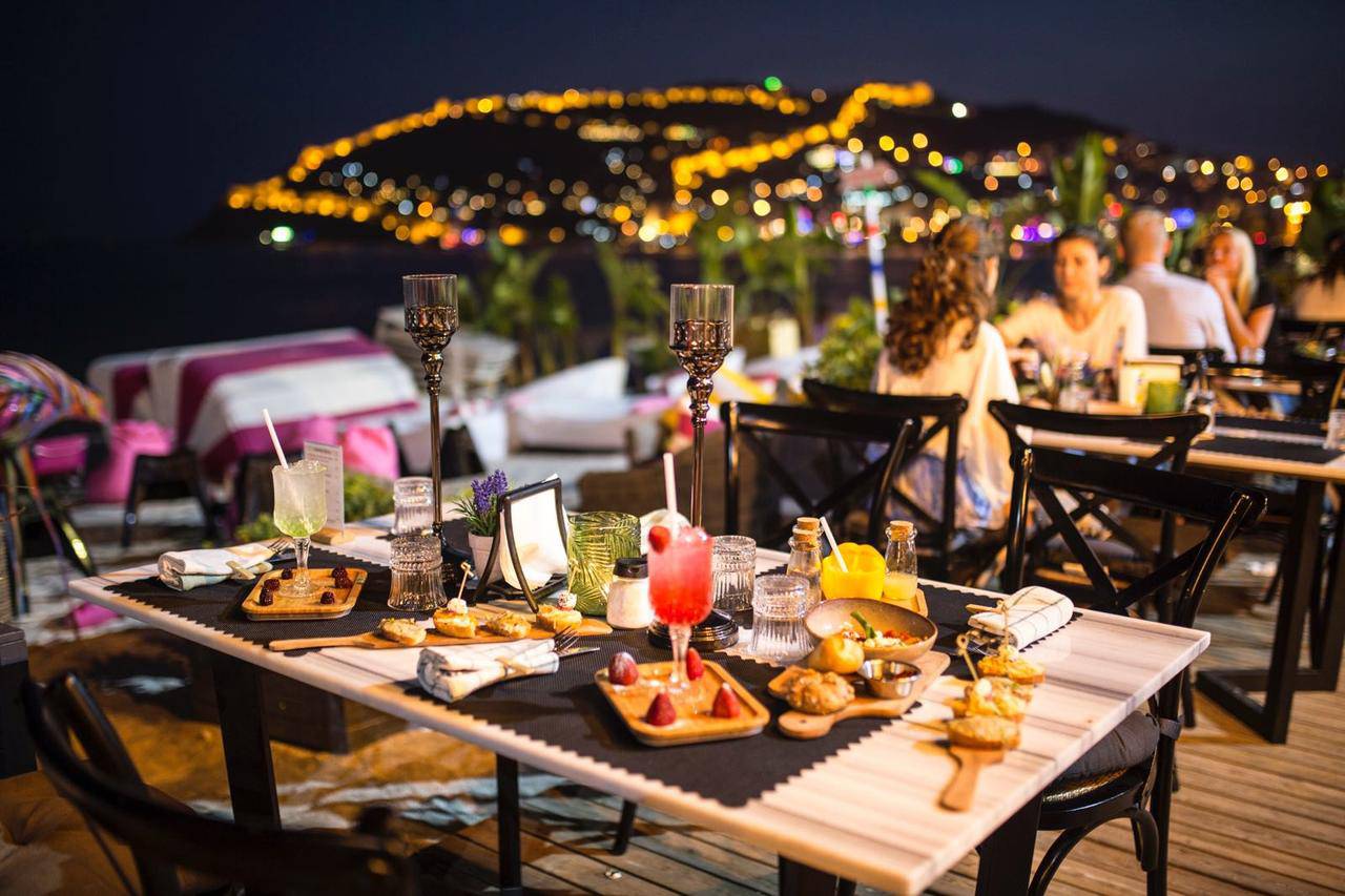 В ресторанах Турции вводят предоплату за бронирование столика