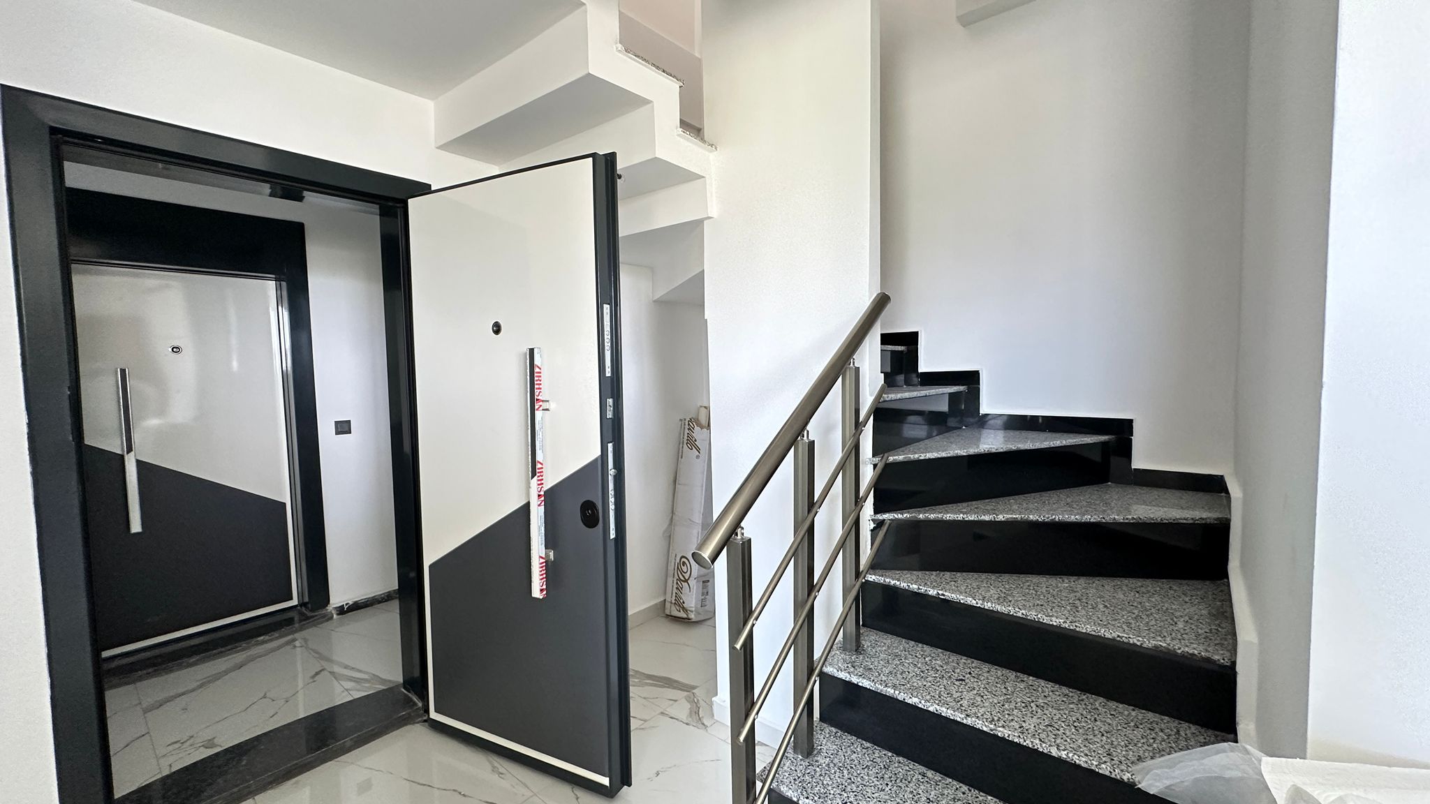 Дуплекс с планировкой 1+1 в Махмутларе всего в 550 метрах от пляжа. - Фото 6