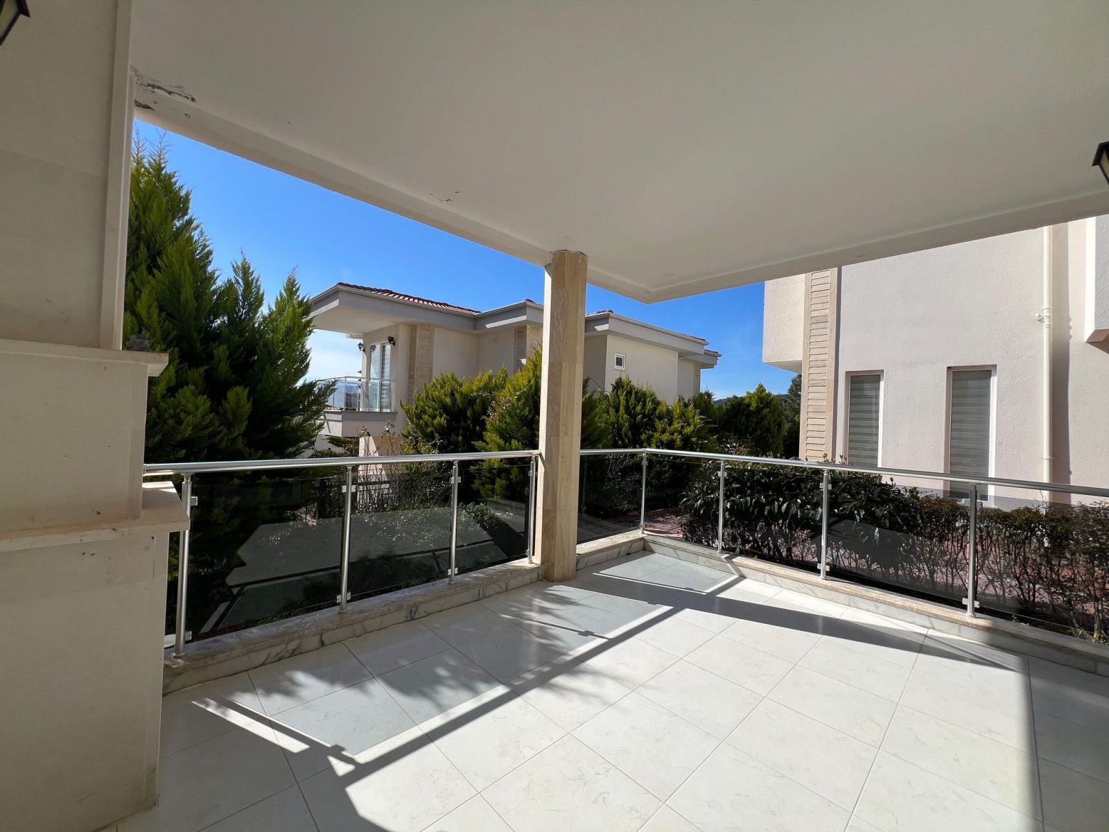 Сдается меблированная вилла 3+1 в районе Бекташ, Аланья, площадью 215 м². - Фото 10