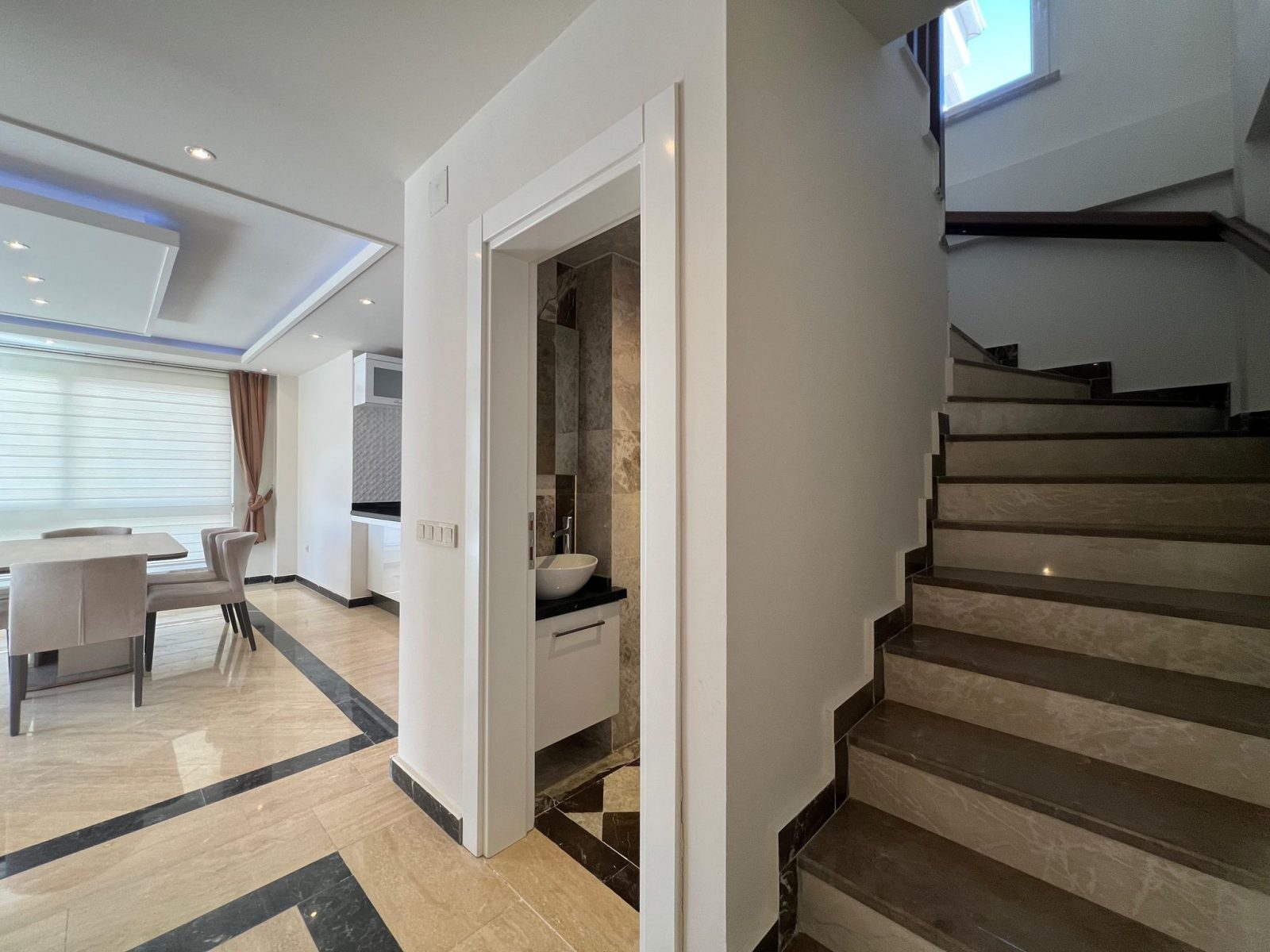 Сдается меблированная вилла 3+1 в районе Бекташ, Аланья, площадью 215 м². - Фото 13