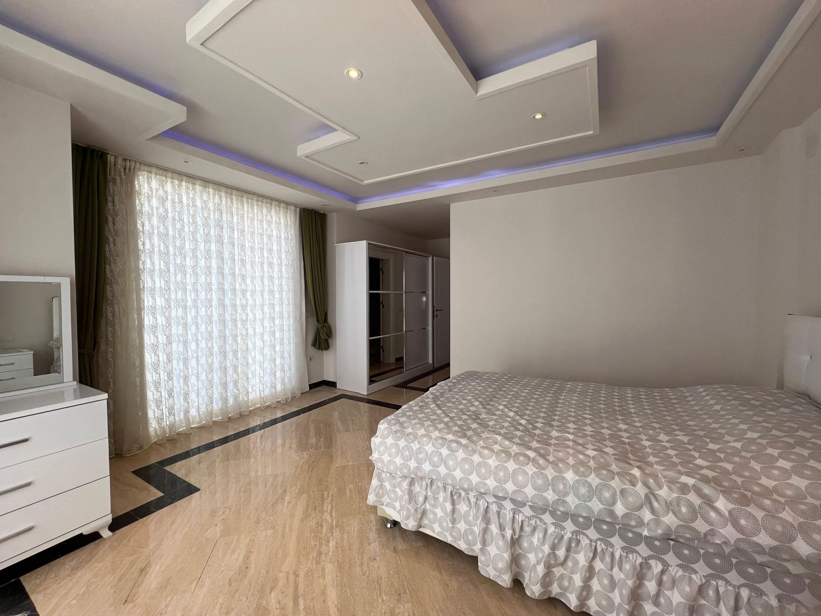 Сдается меблированная вилла 3+1 в районе Бекташ, Аланья, площадью 215 м². - Фото 24