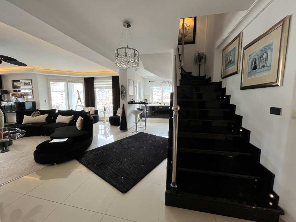 Пентхаус 3+1, 235 м² в центре Алании, всего в 950 метрах от пляжа Клеопатра. - Фото 10