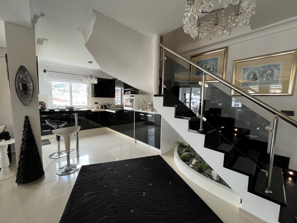 Пентхаус 3+1, 235 м² в центре Алании, всего в 950 метрах от пляжа Клеопатра. - Фото 9