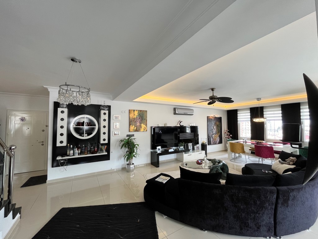 Пентхаус 3+1, 235 м² в центре Алании, всего в 950 метрах от пляжа Клеопатра. - Фото 3