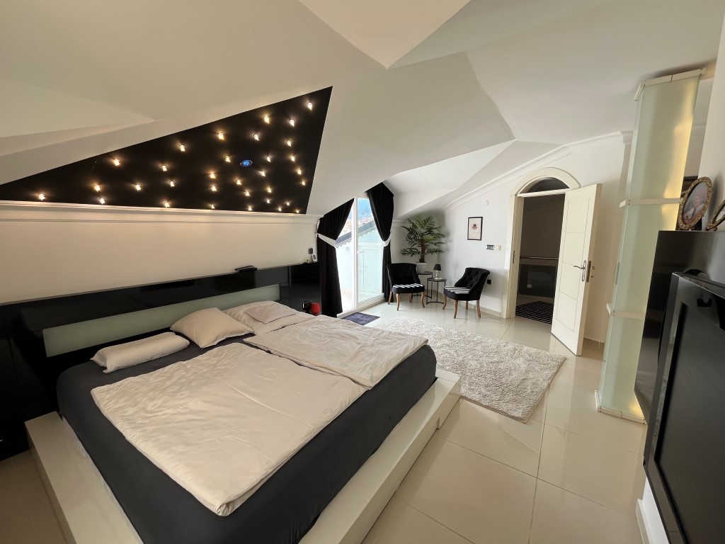 Пентхаус 3+1, 235 м² в центре Алании, всего в 950 метрах от пляжа Клеопатра. - Фото 28