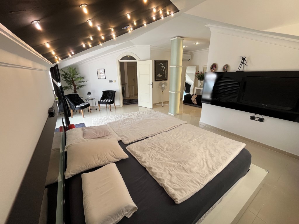 Пентхаус 3+1, 235 м² в центре Алании, всего в 950 метрах от пляжа Клеопатра. - Фото 29