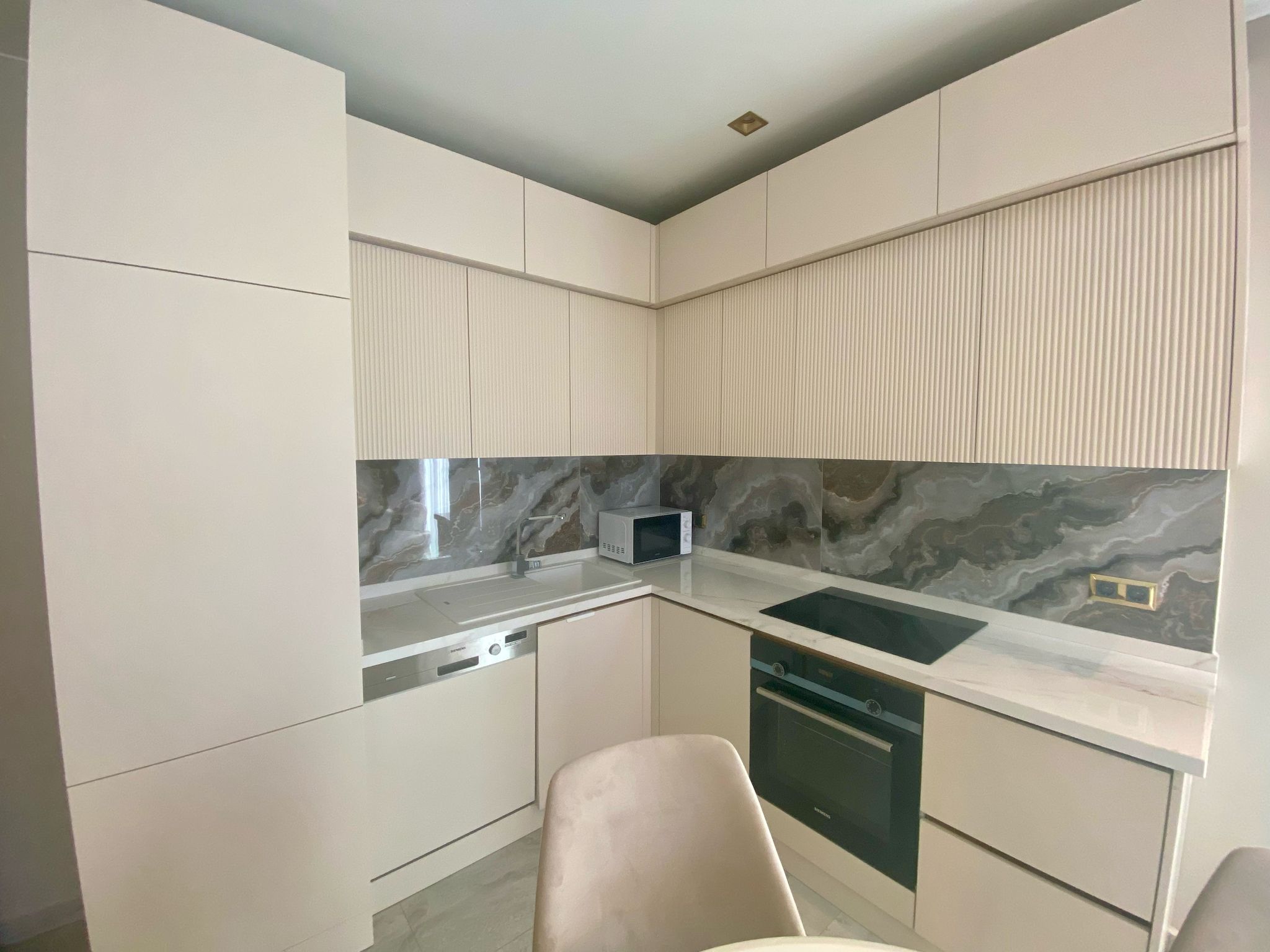 Трехкомнатная квартира рядом с морем в центре Алании.  - Фото 22