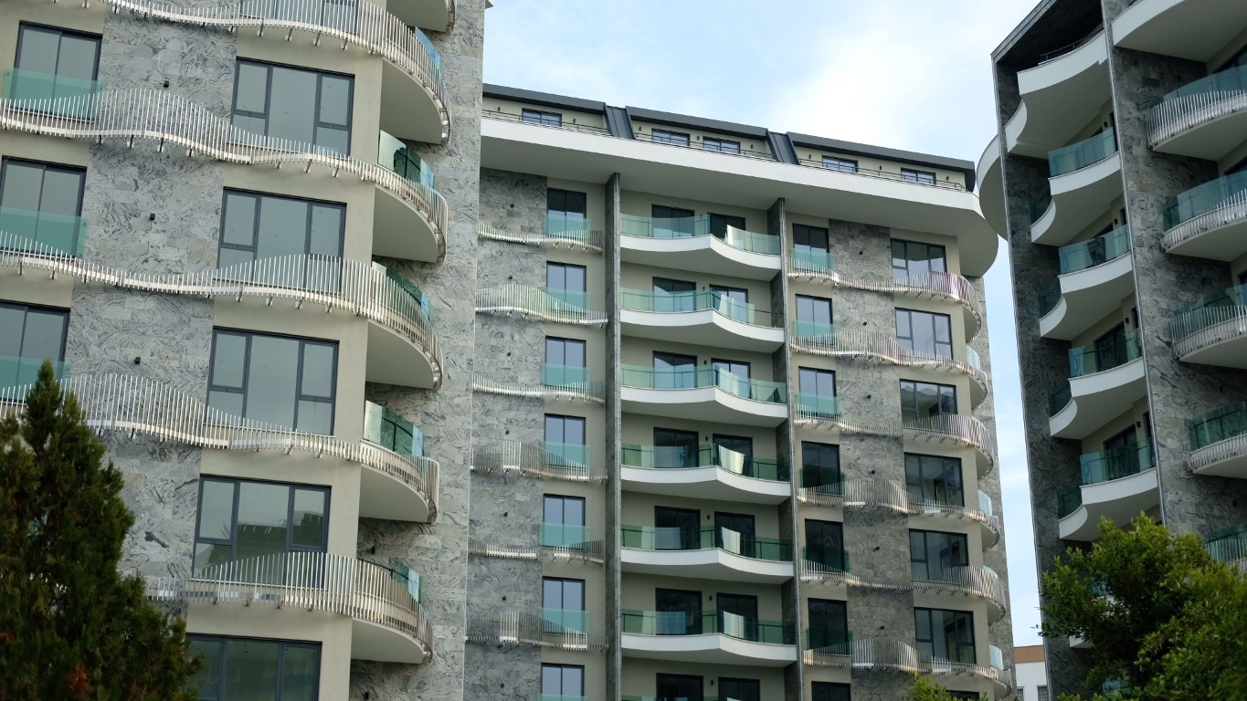 Апартаменты планировкой 1+1 рядом с морем в районе Тосмур. - Фото 9