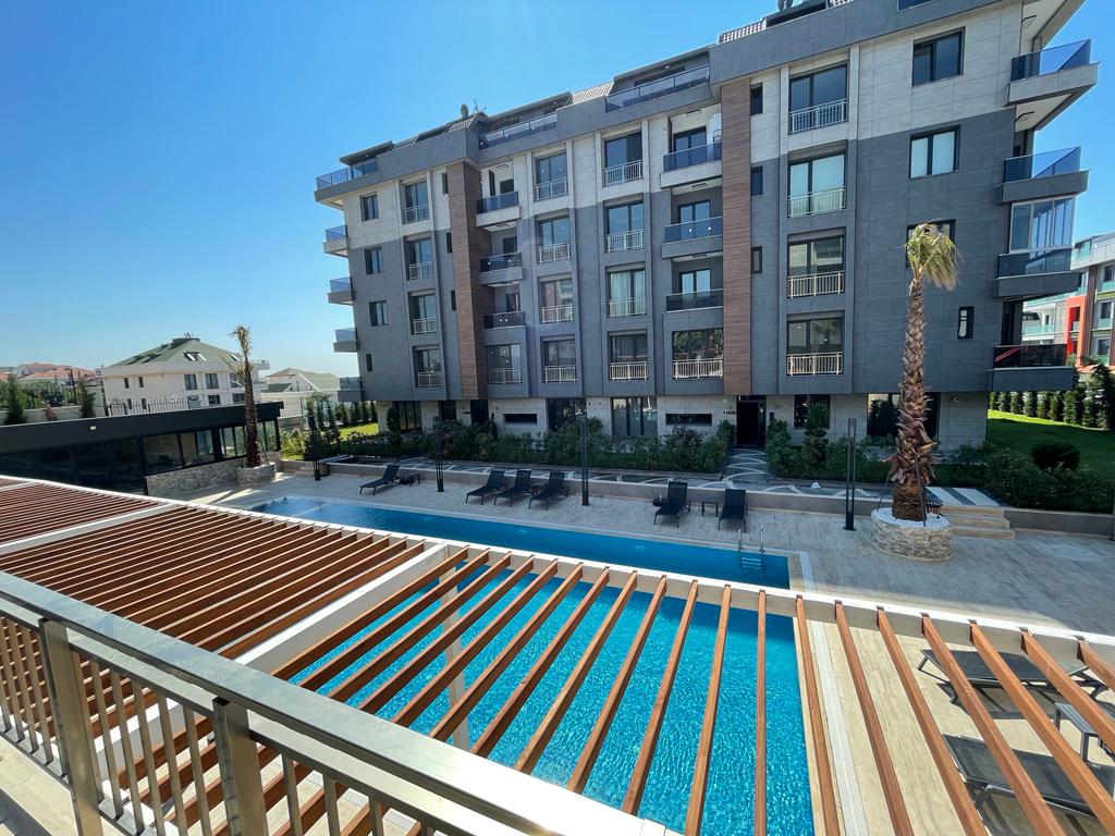 Современный жилой комплекс с разнообразными планировками в спокойном районе Бейликдюзю, Стамбул. - Фото 20