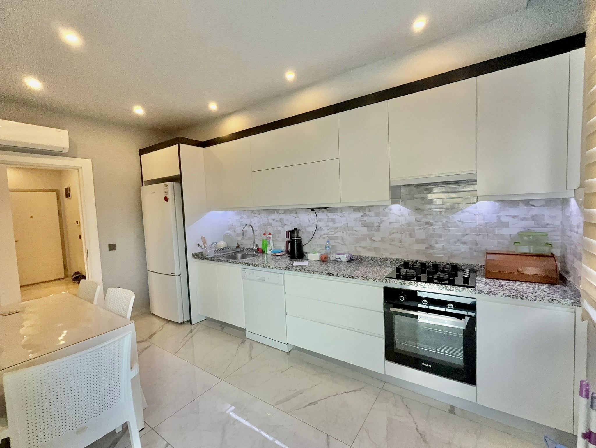 Квартира с планировкой 3+1 и отдельной кухней в центре Алании. - Фото 12