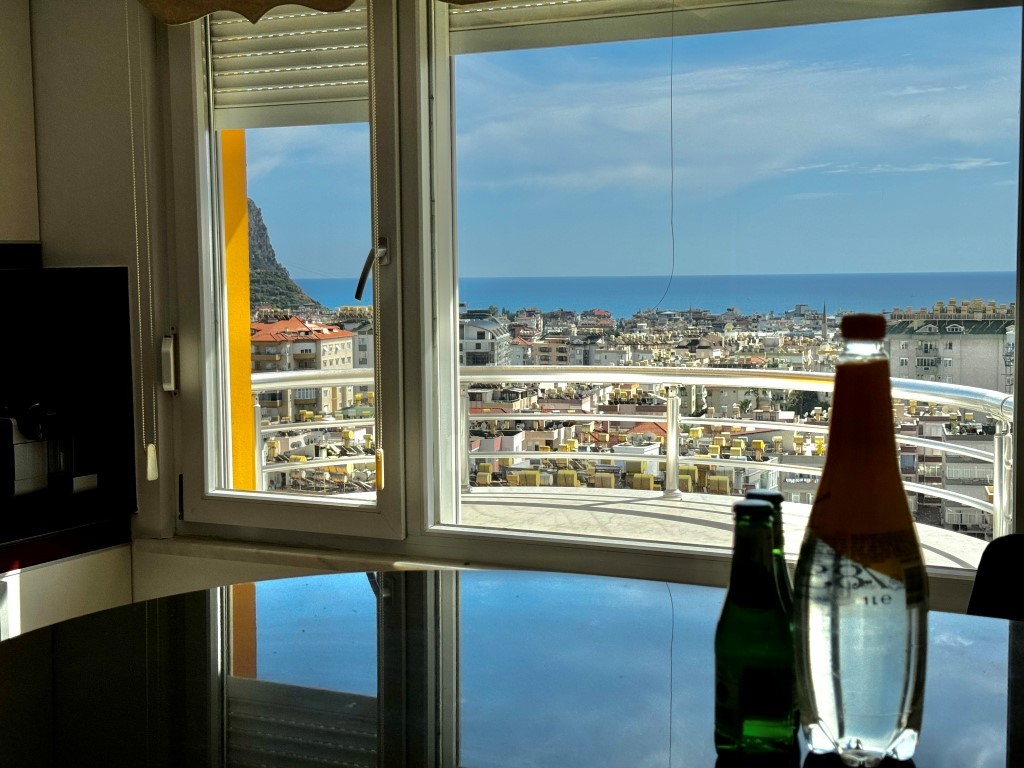 Просторная квартира 5+1 с видом на море и крепость в центре Алании. - Фото 19