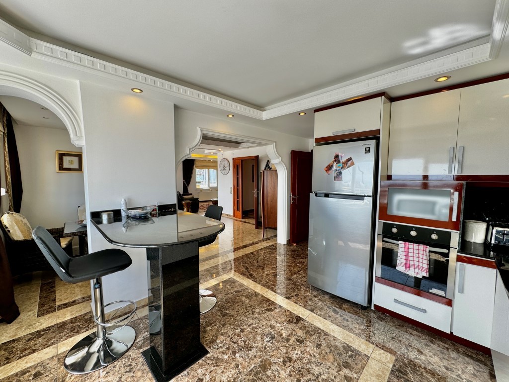 Просторная квартира 5+1 с видом на море и крепость в центре Алании. - Фото 18