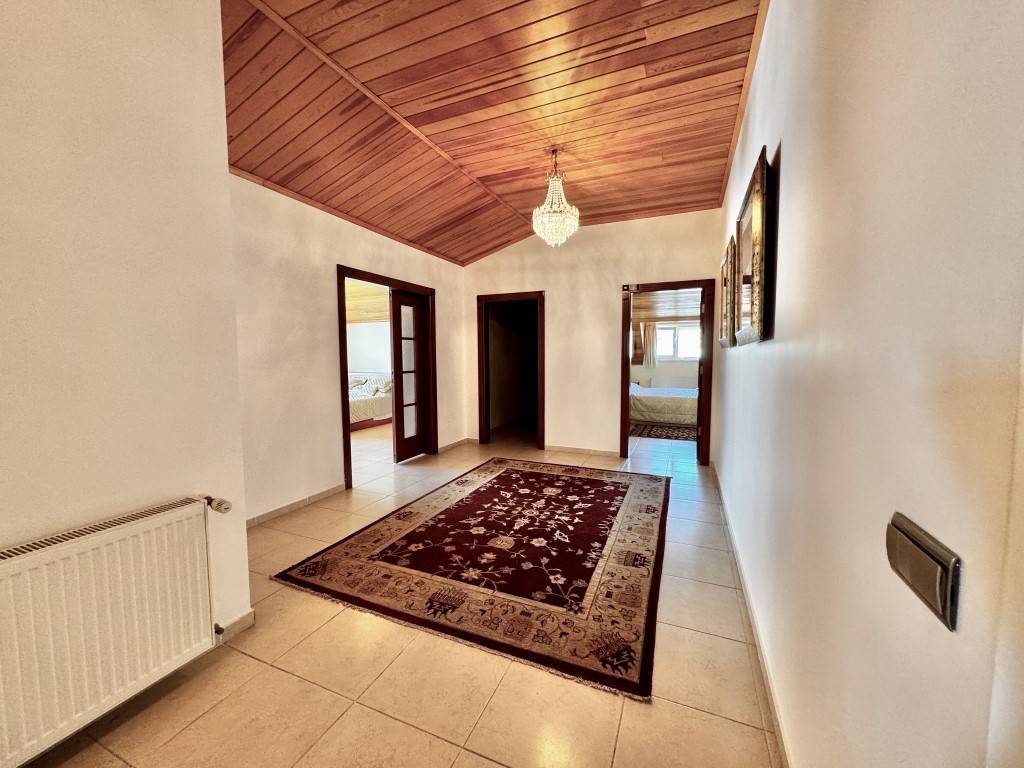 Просторная квартира 5+1 с видом на море и крепость в центре Алании. - Фото 23