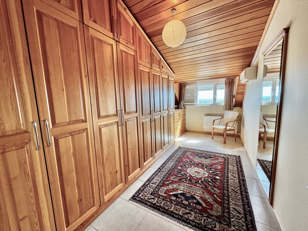 Просторная квартира 5+1 с видом на море и крепость в центре Алании. - Фото 25