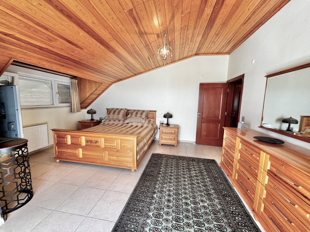 Просторная квартира 5+1 с видом на море и крепость в центре Алании. - Фото 27