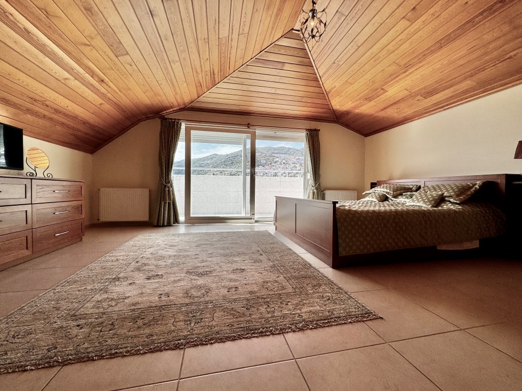 Просторная квартира 5+1 с видом на море и крепость в центре Алании. - Фото 28