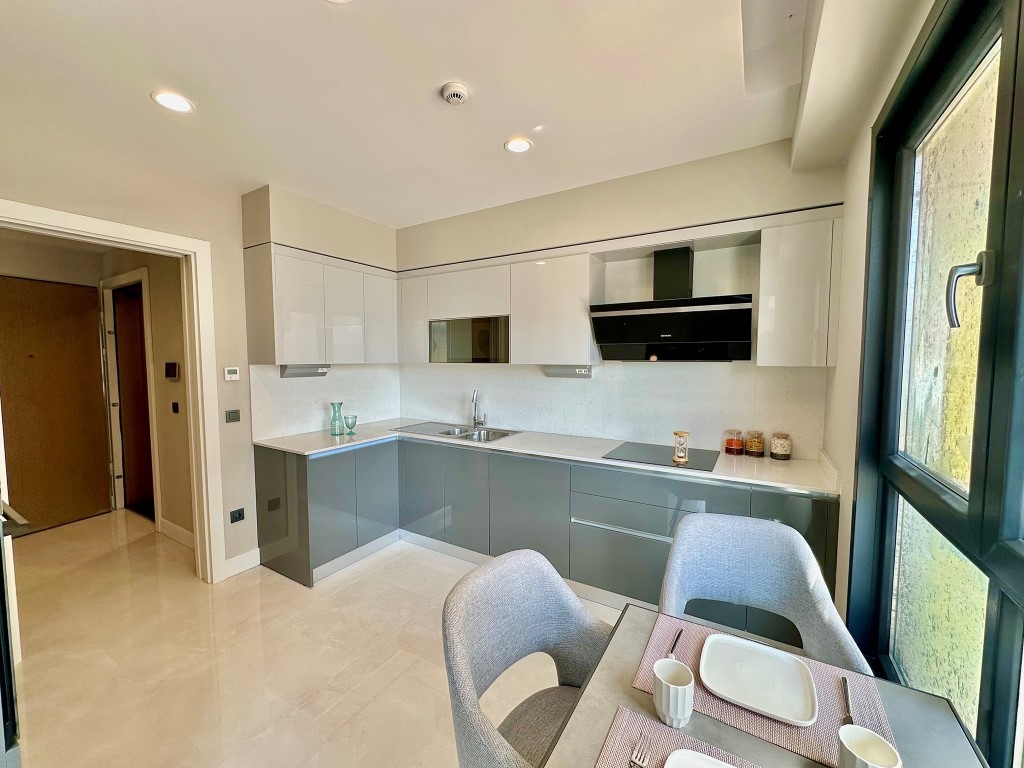 Новый современный жилой комплекс с различными планировками в районе Багджылар, Стамбул. - Фото 24