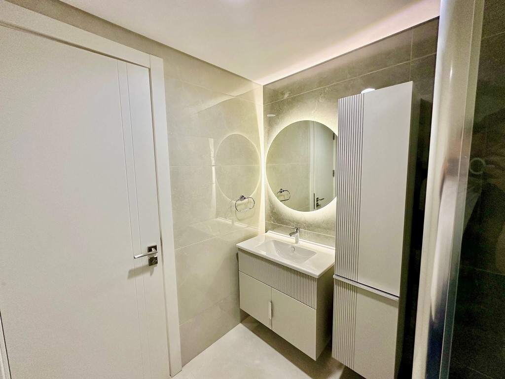 Новый современный жилой комплекс с различными планировками в районе Багджылар, Стамбул. - Фото 34