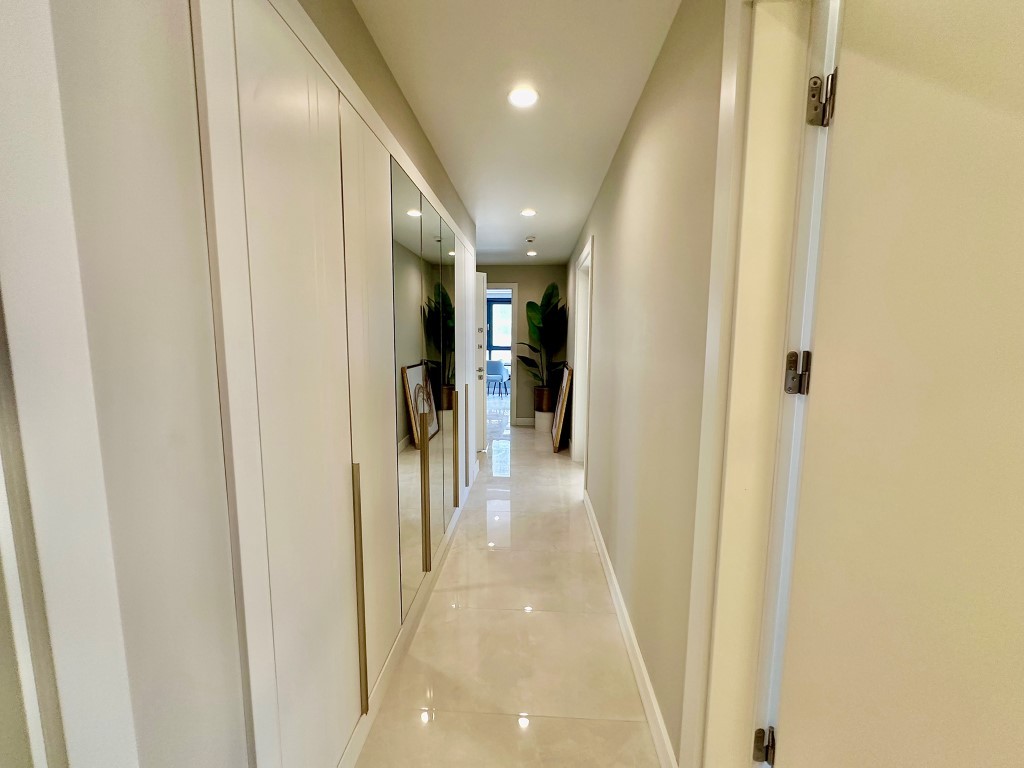 Новый современный жилой комплекс с различными планировками в районе Багджылар, Стамбул. - Фото 19