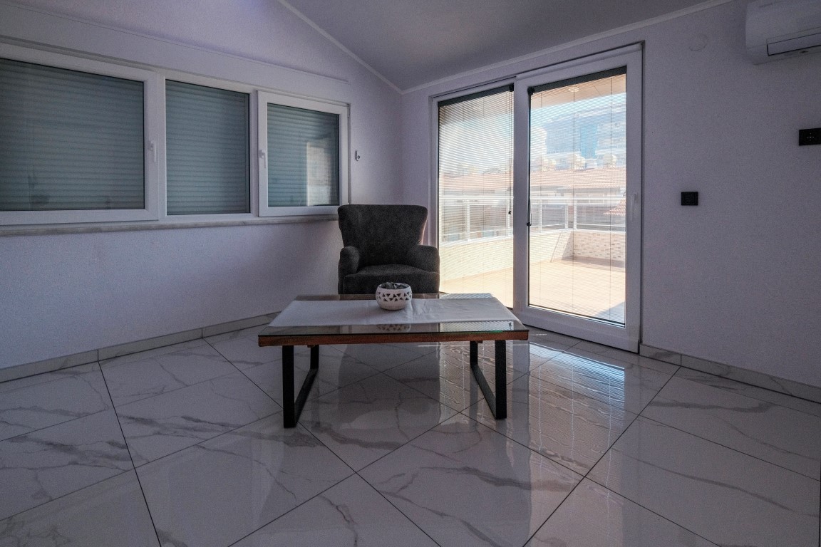 Пентхаус планировкой 3+1, 180 м², в районе Кестель. - Фото 29