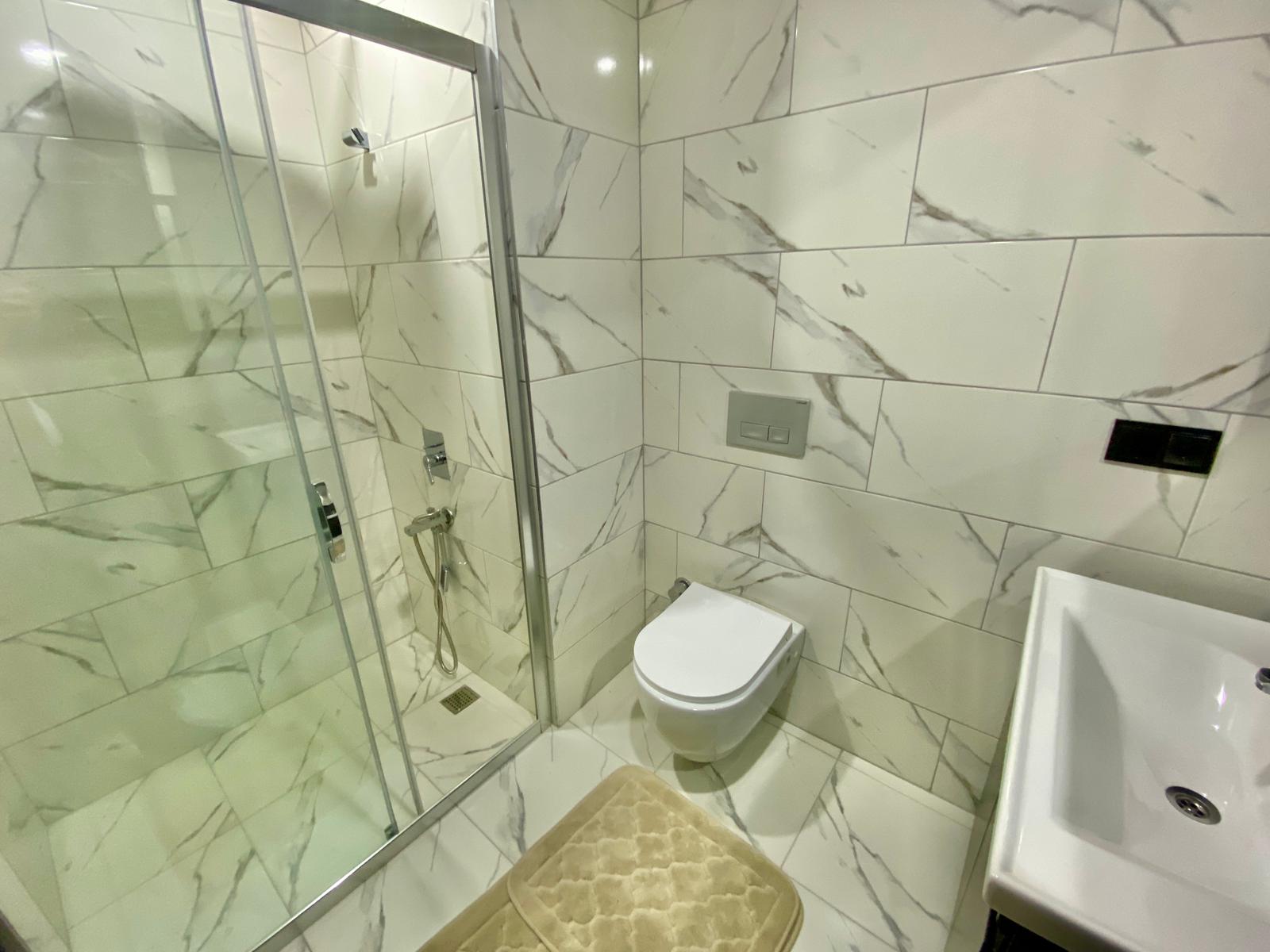 Просторный меблированный дуплекс 4+1 с видом на море в районе Кестель, Алания. - Фото 13