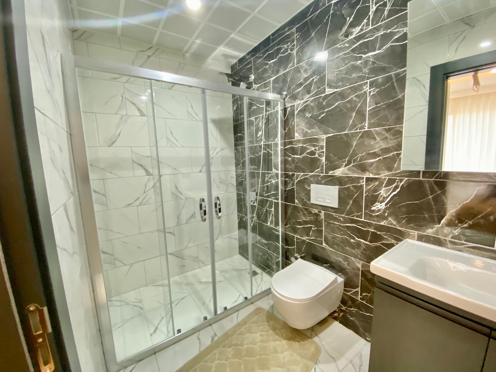 Просторный меблированный дуплекс 4+1 с видом на море в районе Кестель, Алания. - Фото 16